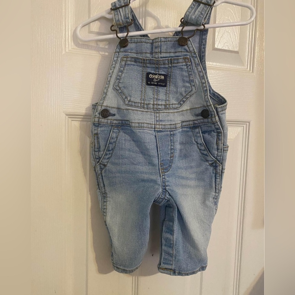 Oshkosh B’Gosh Stretch Overalls - size 3 months